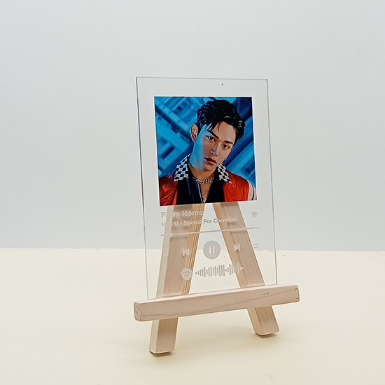 Custom Acrylic Greeting Card + Stand Kayu A6